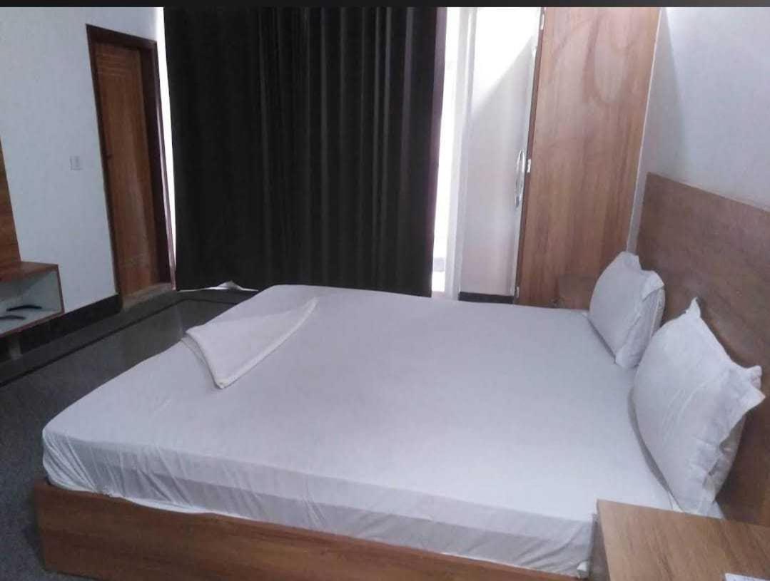 Hotel O Devansh Inn Ню Делхи Екстериор снимка