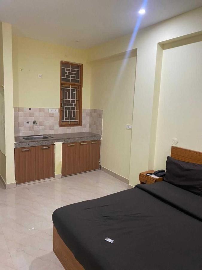 Hotel O Devansh Inn Ню Делхи Екстериор снимка